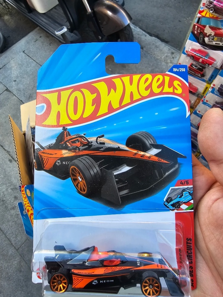 New Hot Wheels 2025 N Case, Po - Hot Wheels Car Mainline ulasan dan harga